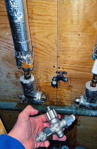 https://plumberheathridge.com.au/uploads/2025/06/emergency-plumbing-358284.jpg