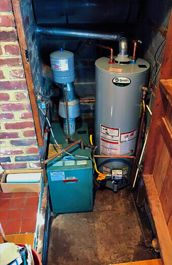 https://plumberheathridge.com.au/uploads/2025/06/hot-water-189087.jpg
