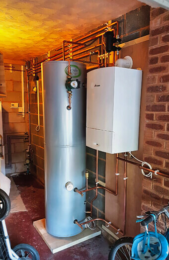 https://plumberheathridge.com.au/uploads/2025/06/hot-water-684599.jpg